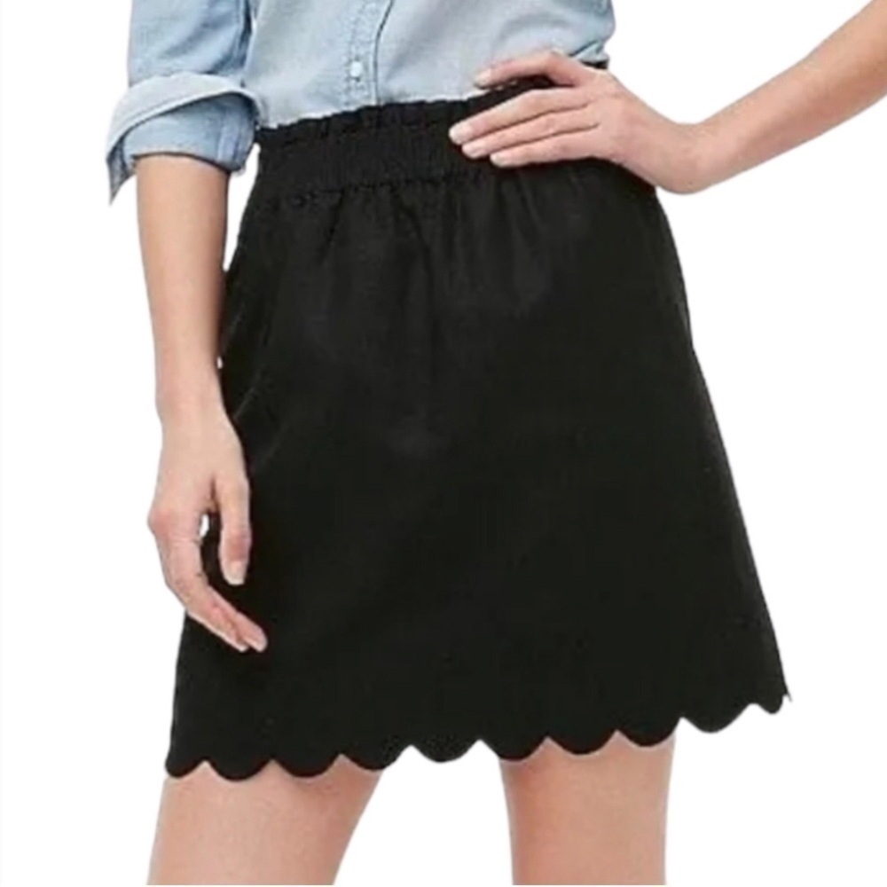 J Crew black linen blend scalloped hem fully lined mini skirt. Size 4